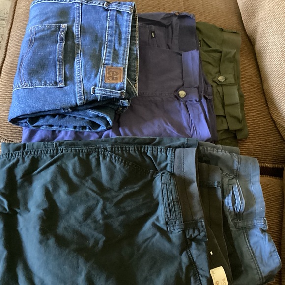 Women’s lot of assorted capris - Picture 2 of 6